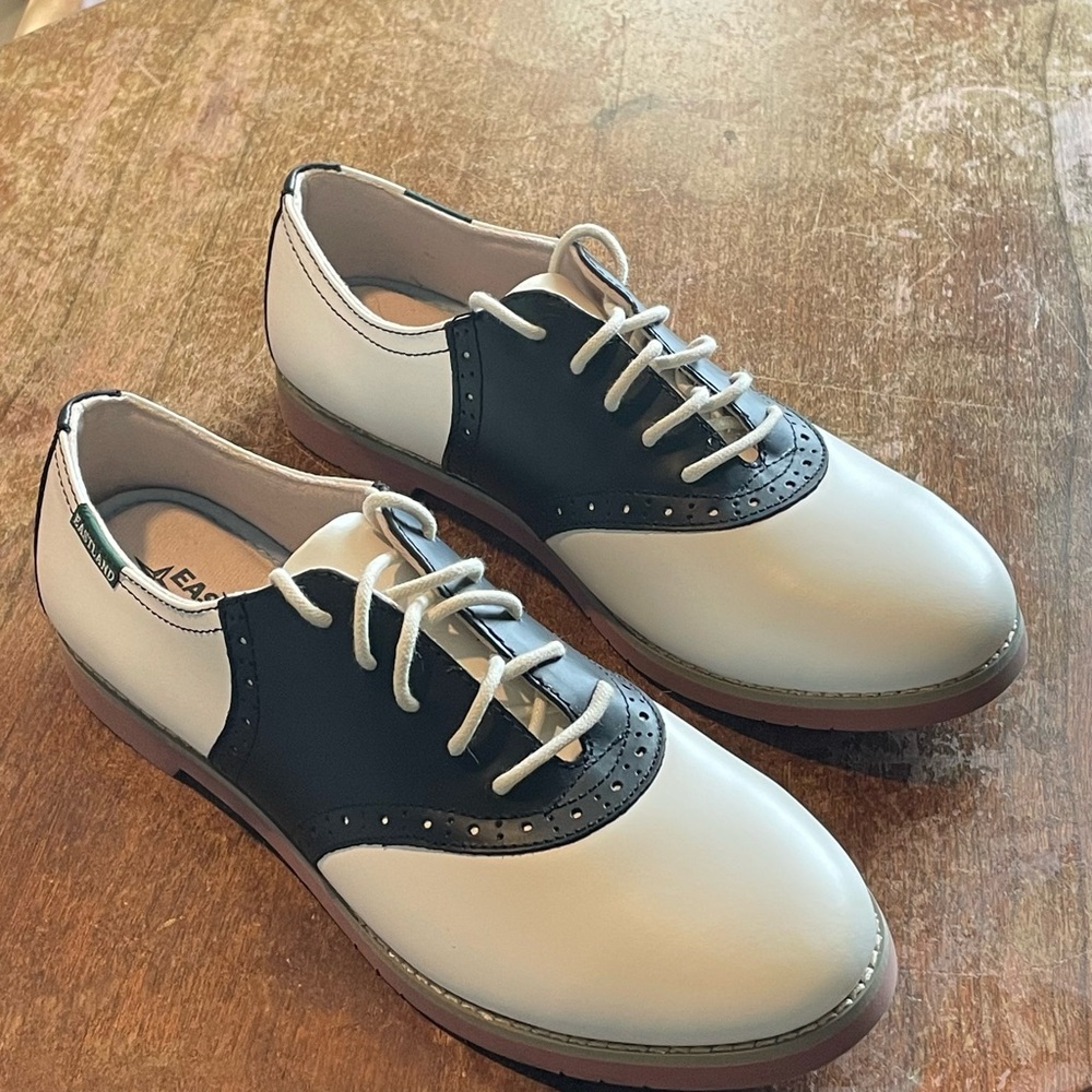 NWOT Eastland Sadie Saddle Oxford Shoes Black White Size 9.5